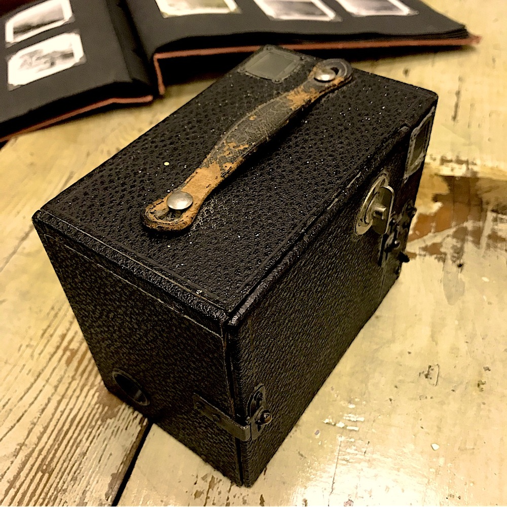 Antique Ensign Box Camera, England - Picture 3 of 8